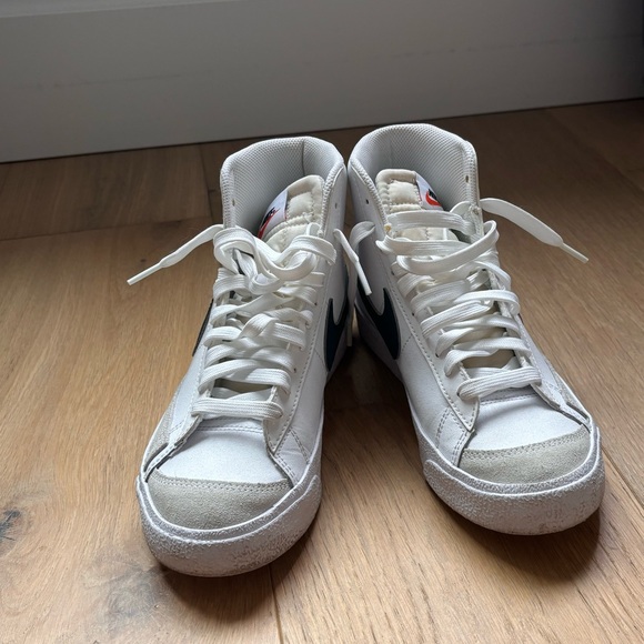 Green Nike Blazers - Picture 2 of 6